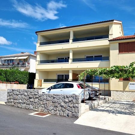 Apartmani Krajinovic Кърк Екстериор снимка