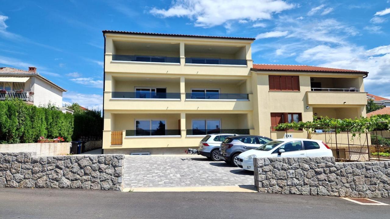 Apartmani Krajinovic Кърк Екстериор снимка