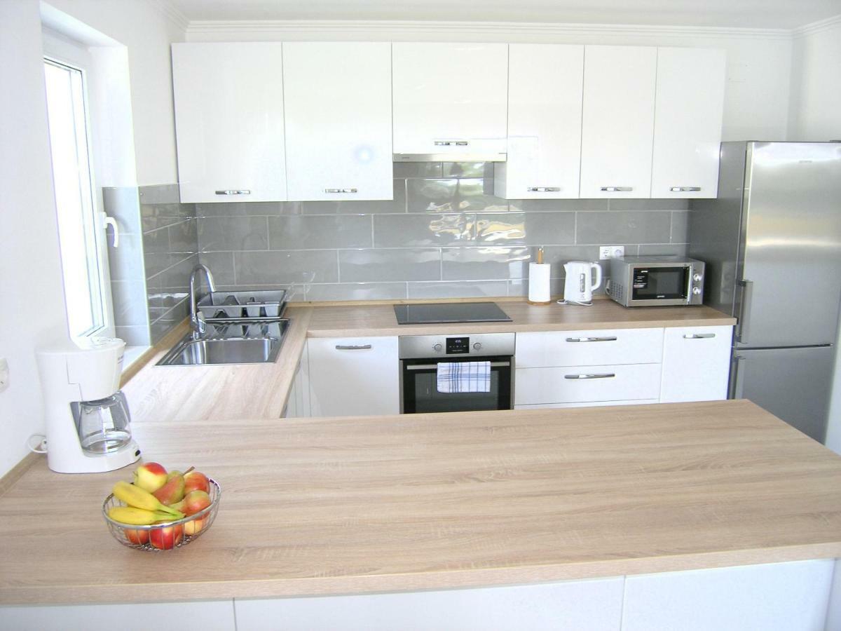 Apartmani Krajinovic Кърк Екстериор снимка