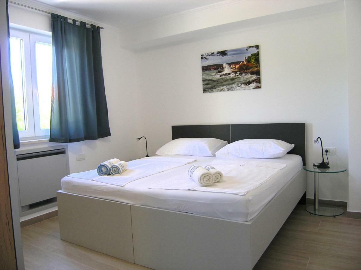 Apartmani Krajinovic Кърк Екстериор снимка
