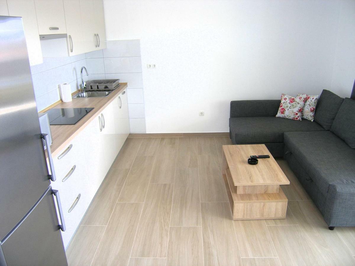 Apartmani Krajinovic Кърк Екстериор снимка
