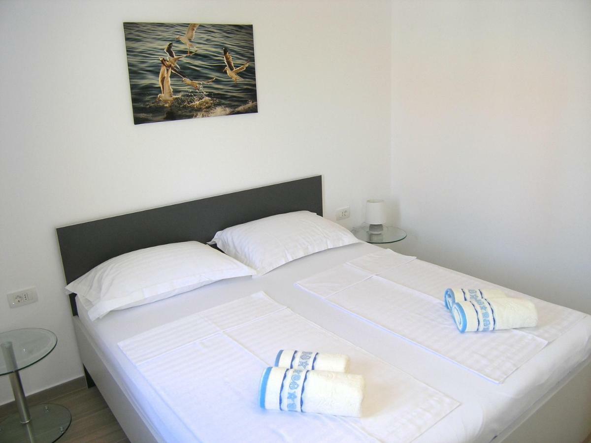 Apartmani Krajinovic Кърк Екстериор снимка