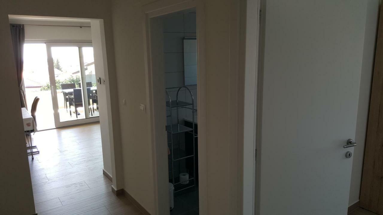 Apartmani Krajinovic Кърк Екстериор снимка