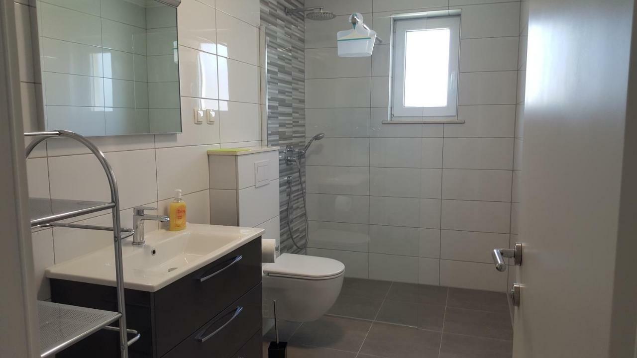 Apartmani Krajinovic Кърк Екстериор снимка