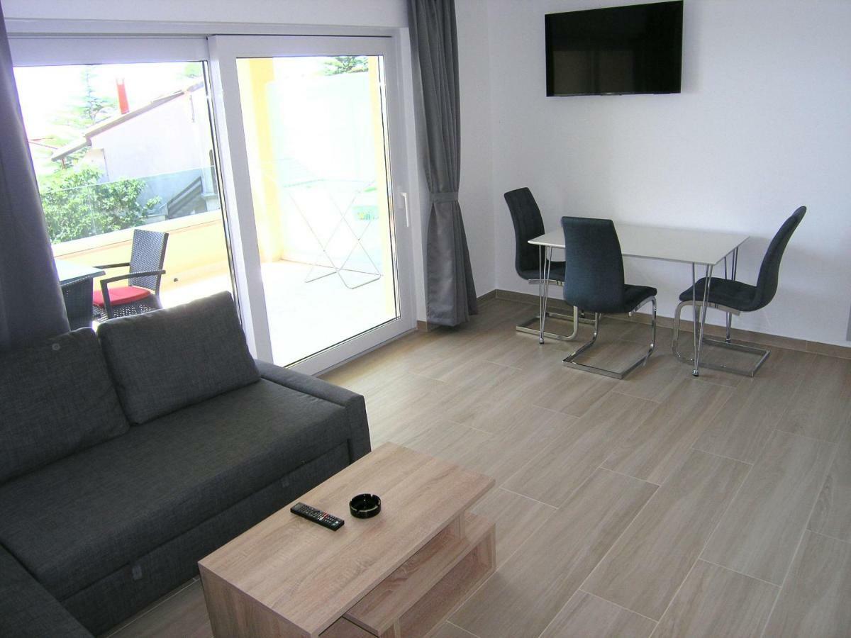 Apartmani Krajinovic Кърк Екстериор снимка